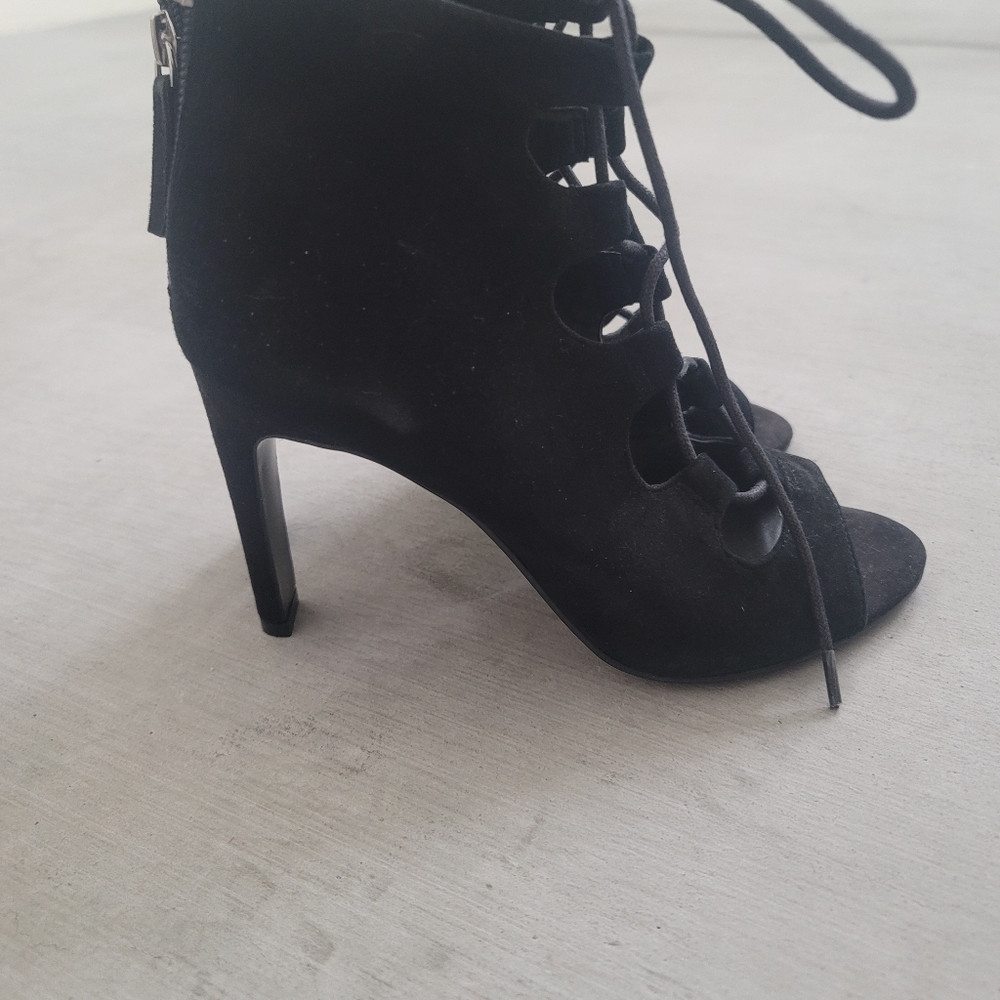 Heel - Picture 2 of 2